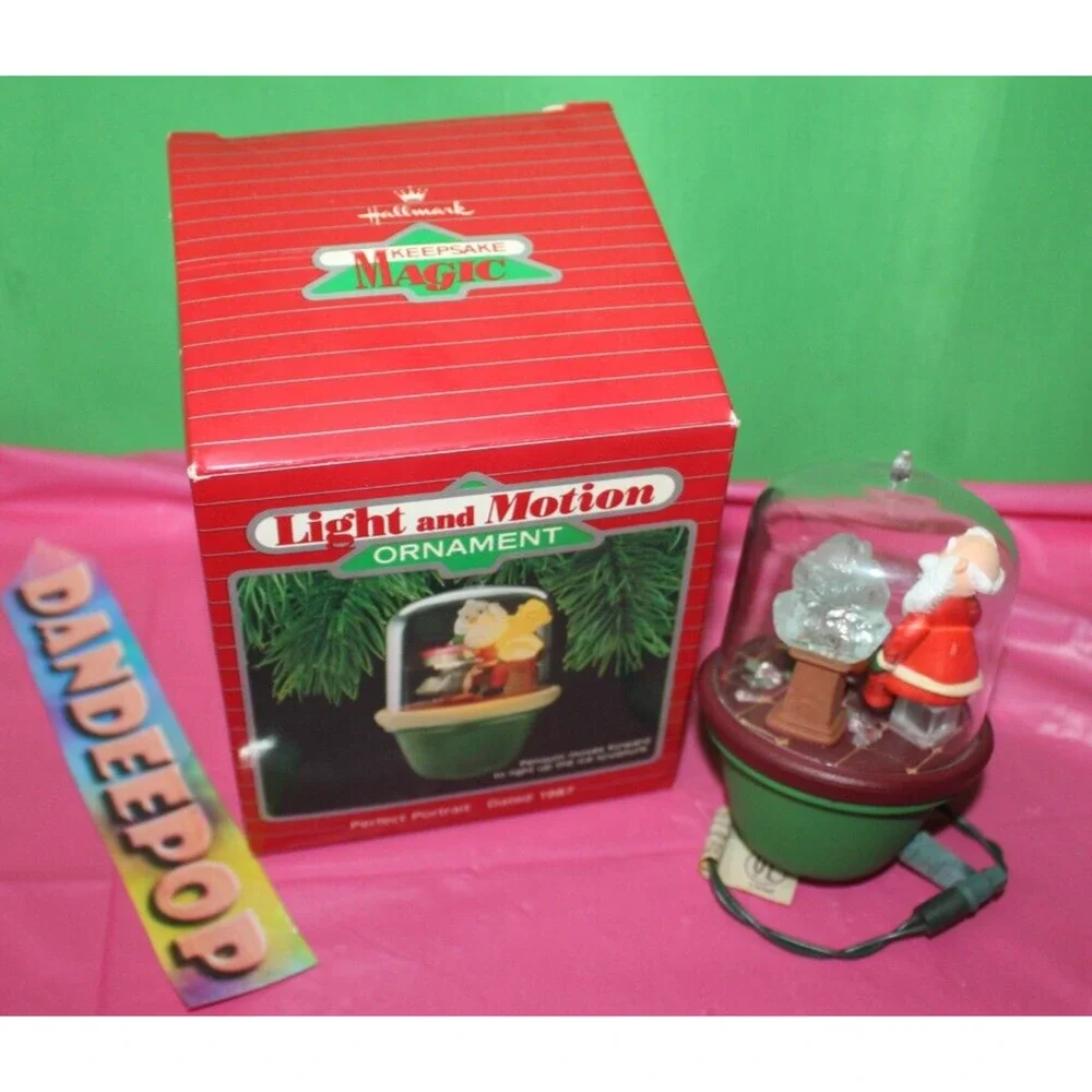 Hallmark Light And Motion Perfect Portrait Vintage 1987 Christmas Ornament